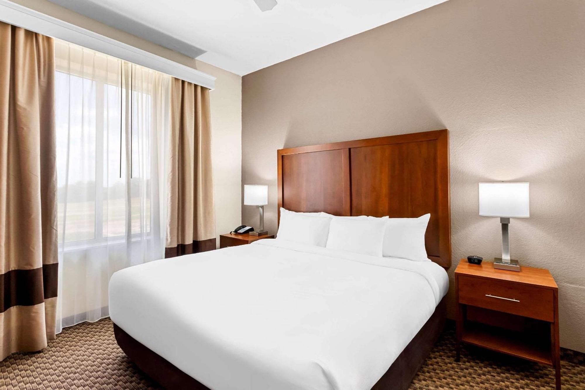 Comfort Inn & Suites Гренада Экстерьер фото