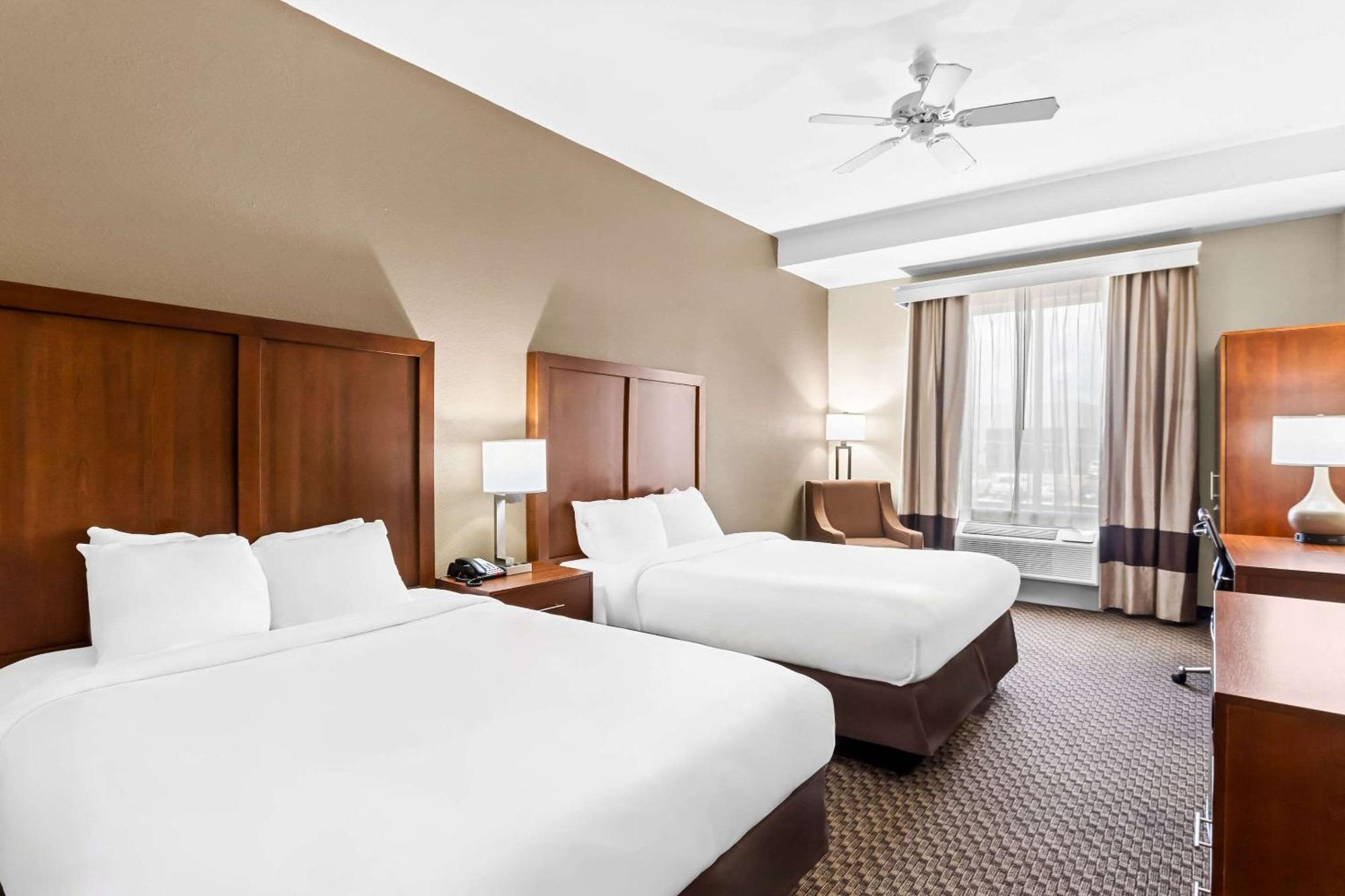 Comfort Inn & Suites Гренада Экстерьер фото