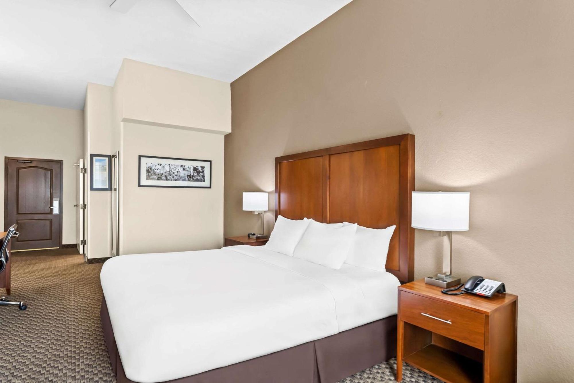Comfort Inn & Suites Гренада Экстерьер фото